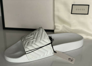 NIB Gucci Quilted GG Logo Herren-Gummi-weiße Sandalen 12,5 US (Gucci 12) 601041 