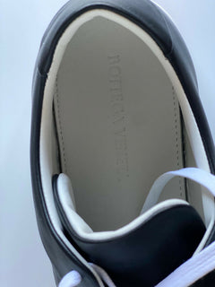 NIB $ 750 Bottega Veneta Herren Speedster Kalbsleder Schwarze Turnschuhe 9,5 608761