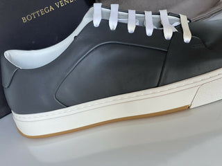 NIB $ 750 Bottega Veneta Herren Speedster Kalbsleder Graue Turnschuhe 9,5 US 608761 