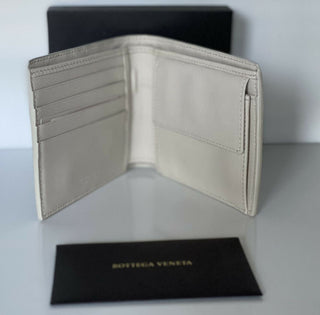 Neu mit Etikett: 510 $ Bottega Veneta Intrecciato-Geldbörse aus Kalbsleder, Schwarz 193642 IT 