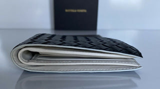 Neu mit Etikett: 510 $ Bottega Veneta Intrecciato-Geldbörse aus Kalbsleder, Schwarz 193642 IT 