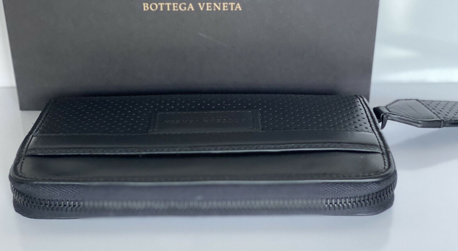 Neu mit Etikett: 790 $ Bottega Veneta Leggero Lederarmband mit umlaufendem Reißverschluss Schwarz 566197 