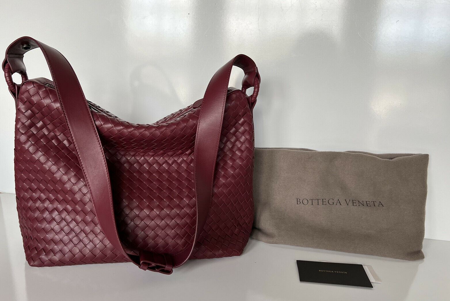 Neu mit Etikett: Bottega Veneta Damen-Bordeaux-Intrecciato-Nappaledertasche, hergestellt in Italien 