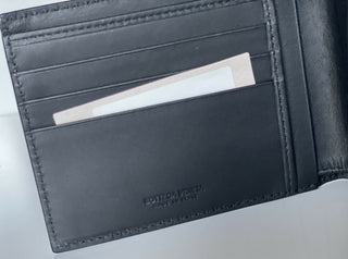 Neu mit Etikett: Bottega Veneta Intrecciato Leder Schwarzes, zweifach faltbares Münzportemonnaie 148324 