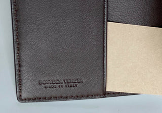 Neu mit Etikett: Bottega Veneta Intrecciato Nappaleder-Reisepass-Geldbörse Braun 624100 