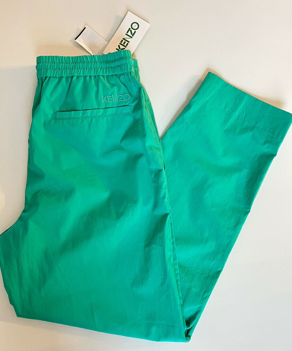 Neu mit Etikett: 280 $ Kenzo Tapered Short Herren-Freizeithose aus weicher Baumwolle in Grün, Größe M
