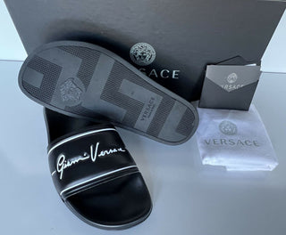 NIB 495 $ Versace Signature Logo Slides Sandalen Schwarz 7 US (40 Euro) IT DSU8060 