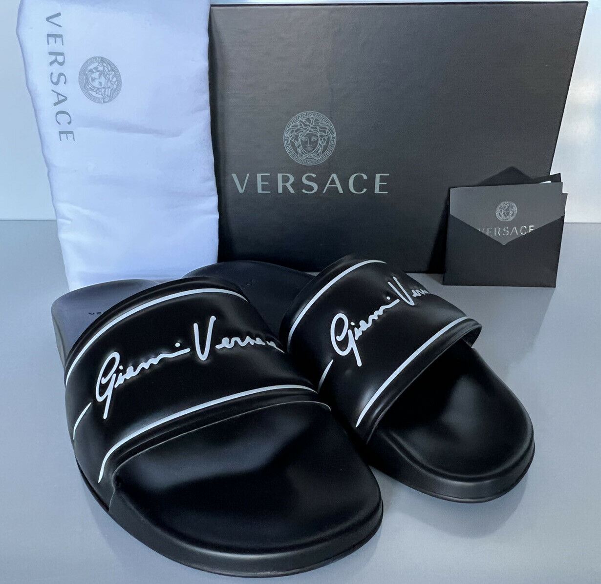 NIB 495 долларов США. Шлепанцы с логотипом Versace Signature, черные 9 США (42 евро) IT DSU8060 