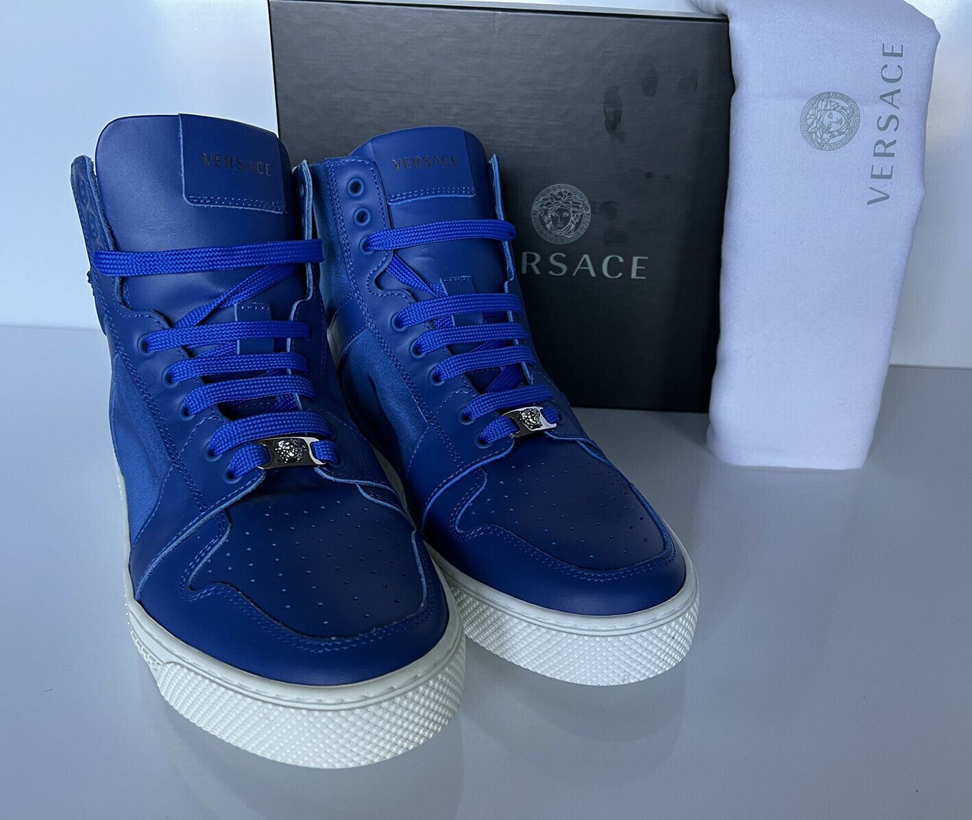 NIB $ 800 Versace High-Top-Sneaker aus Leder/Nylon in Blau 8 US (41 Euro) DSU7828S 