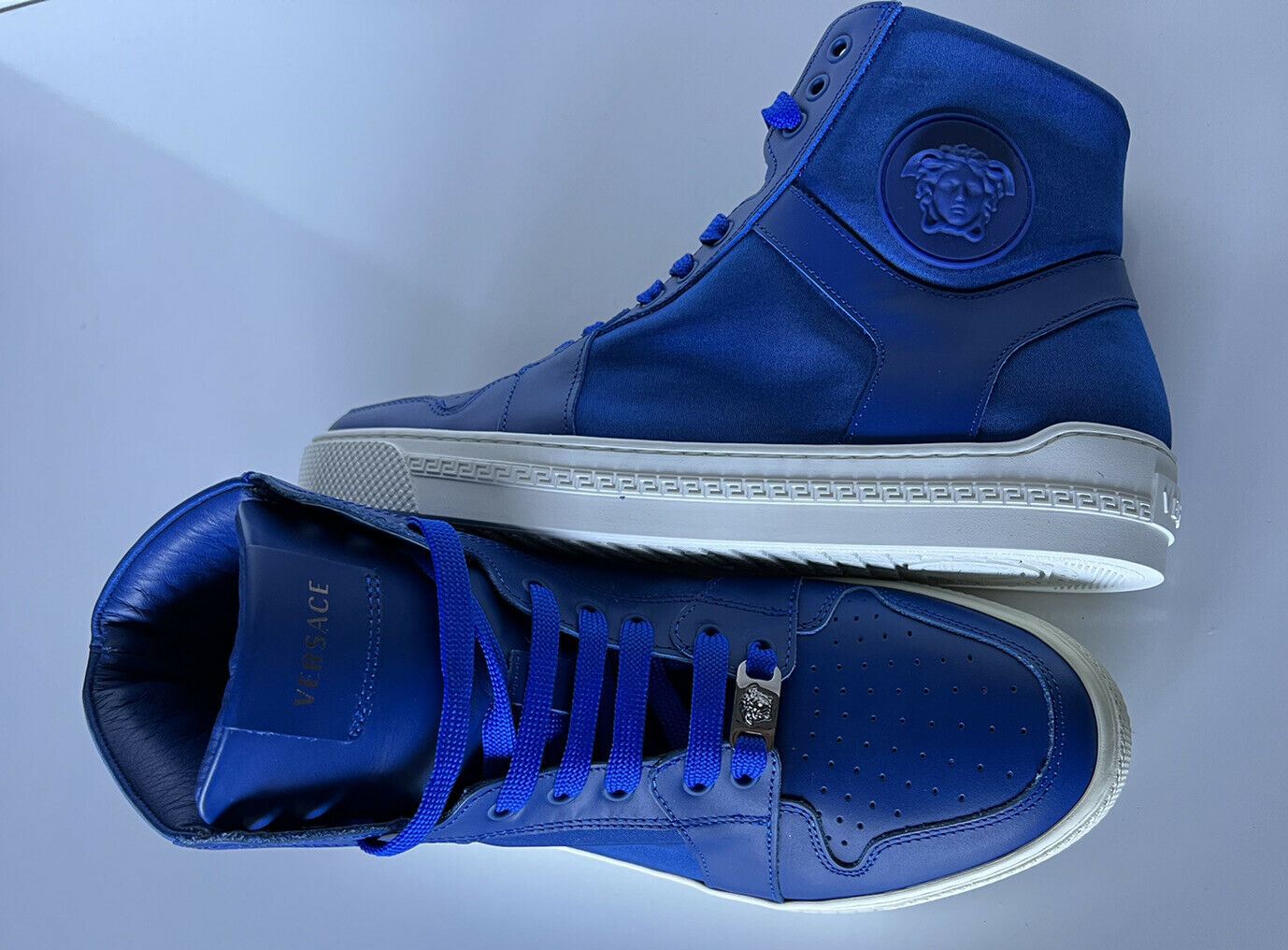 NIB $ 800 Versace High-Top-Sneaker aus Leder/Nylon in Blau 8 US (41 Euro) DSU7828S 