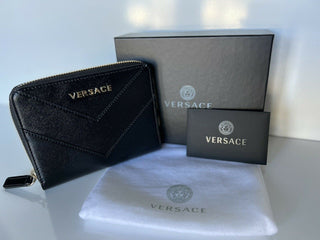 Neu mit Etikett: Versace-Geldbörse mit mittlerem Reißverschluss aus schwarzem Kalbsleder, hergestellt in Italien, Nr. 593 