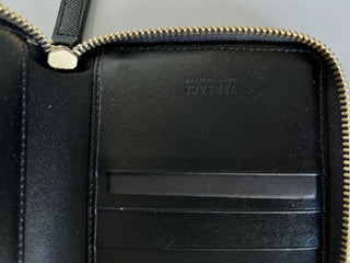 Neu mit Etikett: Versace-Geldbörse mit mittlerem Reißverschluss aus schwarzem Kalbsleder, hergestellt in Italien, Nr. 593 
