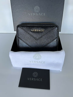 Neu mit Etikett: Versace-Geldbörse mit mittlerem Reißverschluss aus schwarzem Kalbsleder, hergestellt in Italien, Nr. 593 