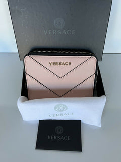 Neu mit Etikett: Versace Blush Pink Kalbsleder-Geldbörse mit mittlerem Reißverschluss, hergestellt in Italien 593 