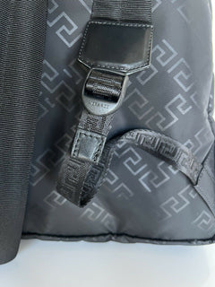 NWT 1050 $ Versace Greek Key Logo Rucksack aus schwarzem Nylon, leicht, Italien DFZ5350