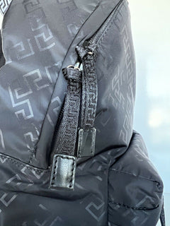 NWT 1050 $ Versace Greek Key Logo Rucksack aus schwarzem Nylon, leicht, Italien DFZ5350