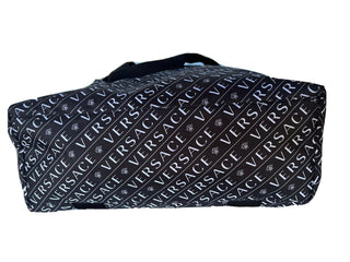 Neue leichte Versace-Tragetasche aus Nylon in Schwarz und Weiß mit Logo, hergestellt in Italien, DFB8121