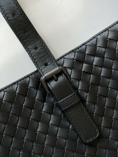 NWT Bottega Veneta Schwarze Einkaufstasche aus schwarzem Intrecciato-Nappaleder, hergestellt in Italien 