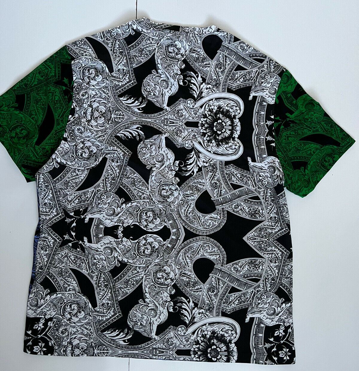 Neu mit Etikett: 600 $ Versace-Print-Grafik-T-Shirt mit Rundhalsausschnitt 4XL, hergestellt in Italien 79235