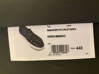 NIB VERSACE Herren-Sneaker aus schwarzem und weißem Nylon, 11 US (44 Eu), hergestellt in Italien 