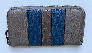 Neu mit Etikett: 850 $ Bottega Veneta Reißverschluss-Geldbörse aus Straußen- und Hirschleder in Grau/Blau 344679 