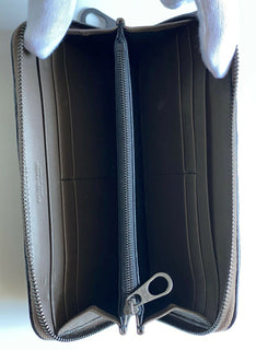 Neu mit Etikett: 850 $ Bottega Veneta Reißverschluss-Geldbörse aus Straußen- und Hirschleder in Grau/Blau 344679 