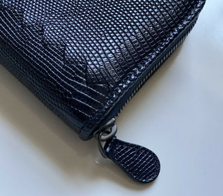 Neu mit Etikett: 1050 $ Bottega Veneta Reißverschluss-Geldbörse aus poliertem Eidechsenleder in Dunkelblau 114076 