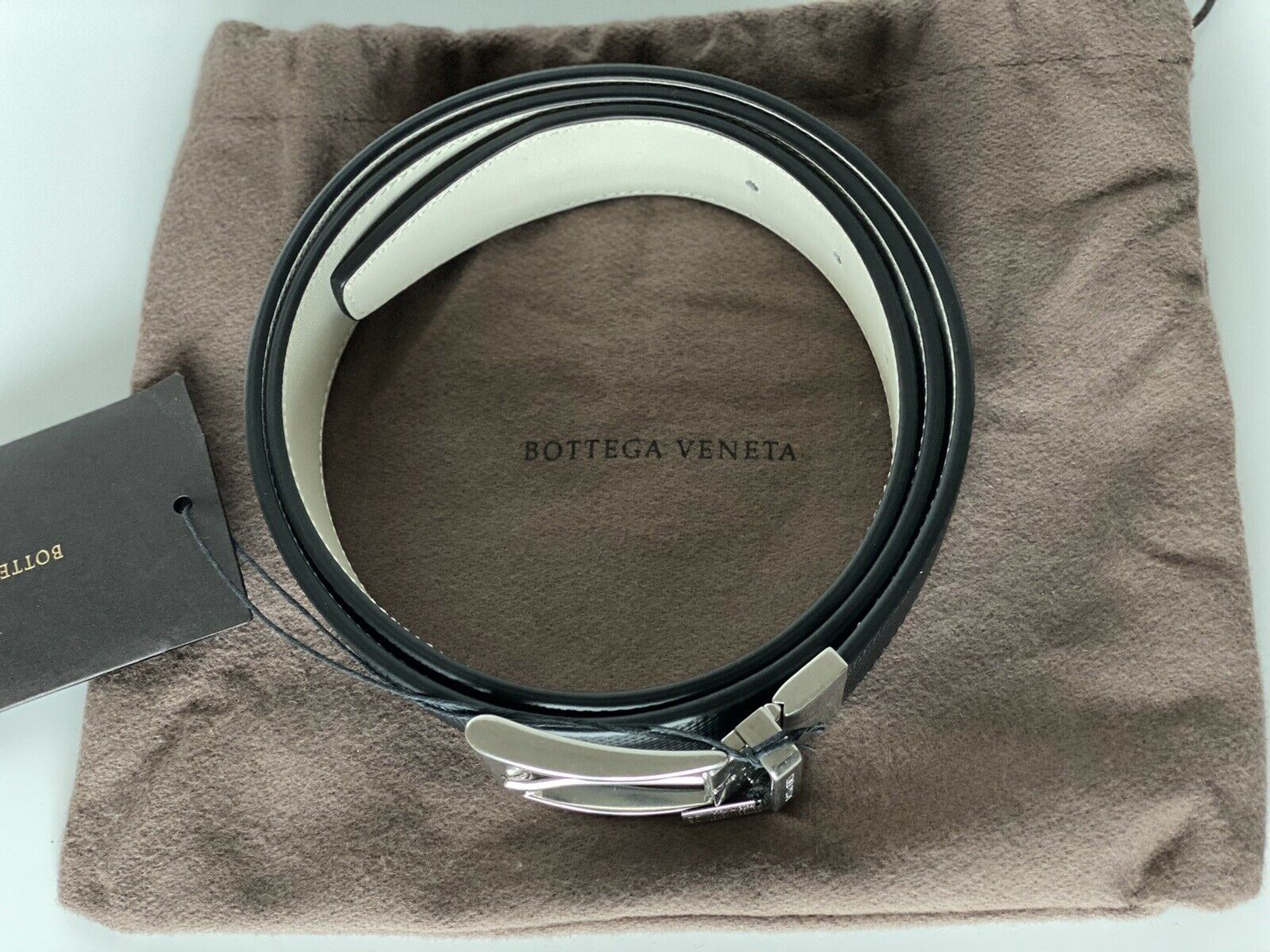 Neu mit Etikett: 620 $ Bottega Veneta Schwarz/Weiß Wende-Ledergürtel 95/38 575234 Italien