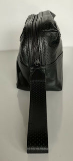 Neu mit Etikett: 790 $ Bottega Veneta Schwarzer perforierter Kulturbeutel 566200 Italien