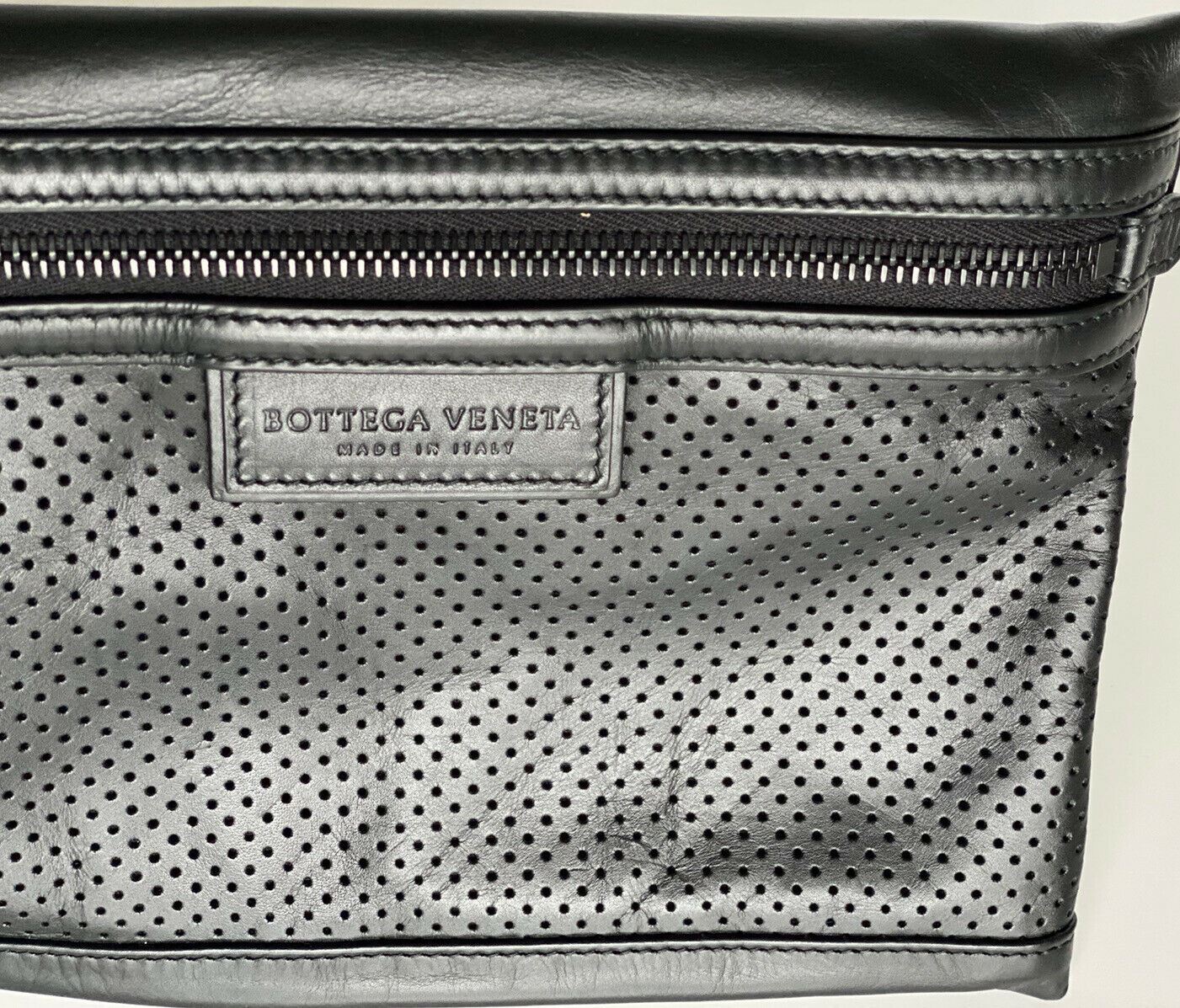 NWT $670 Черный кошелек Bottega Veneta Leggero на ремешке из перфорированной кожи 566199