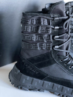 NIB $ 1125 Versace Wildleder schwarze Stiefeletten 10 US (43 Euro) DSU7885 Italien 