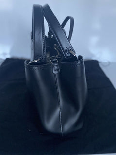 NWT 675 $ Emporio Armani schwarze Ledertasche, hergestellt in Italien Y3D050