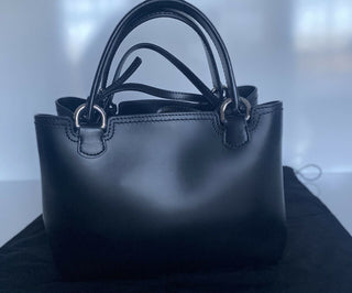 NWT 675 $ Emporio Armani schwarze Ledertasche, hergestellt in Italien Y3D050