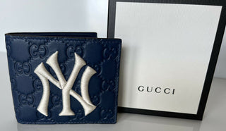 Neue Gucci GG NY Yankees Bifold Lederbrieftasche Blau, hergestellt in Italien 547787 