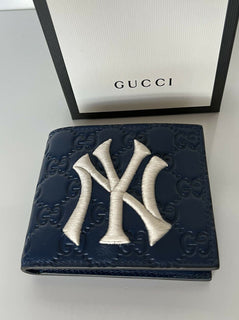 Neue Gucci GG NY Yankees Bifold Lederbrieftasche Blau, hergestellt in Italien 547787 