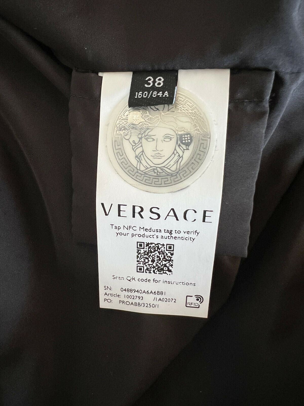 Neu mit Etikett: 1750 $ Versace Damen-Daunenparka mit Barockgarten-Print, 4 US (38 Eu) 