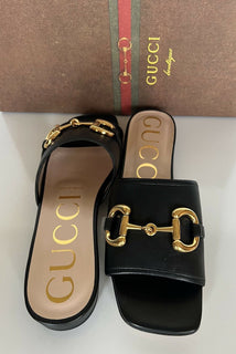 NIB Gucci Damen Horsebit Schwarze Sandale 6,5 US (36,5 Euro) Hergestellt in Italien 623111