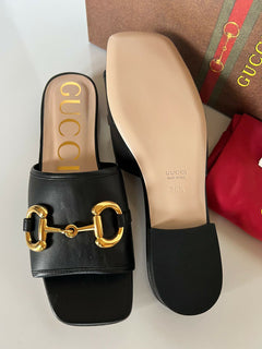 NIB Gucci Damen Horsebit Schwarze Sandale 6,5 US (36,5 Euro) Hergestellt in Italien 623111