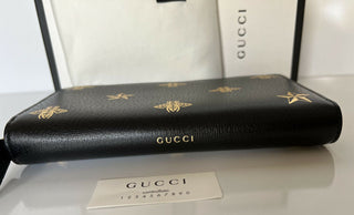 Neue Gucci Bee Star Gold Print Reißverschluss-Geldbörse aus schwarzem Leder, hergestellt in Italien 