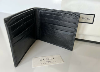 Новый черный кожаный кошелек Gucci Bifold с блокировкой G, сделано в Италии 575985 