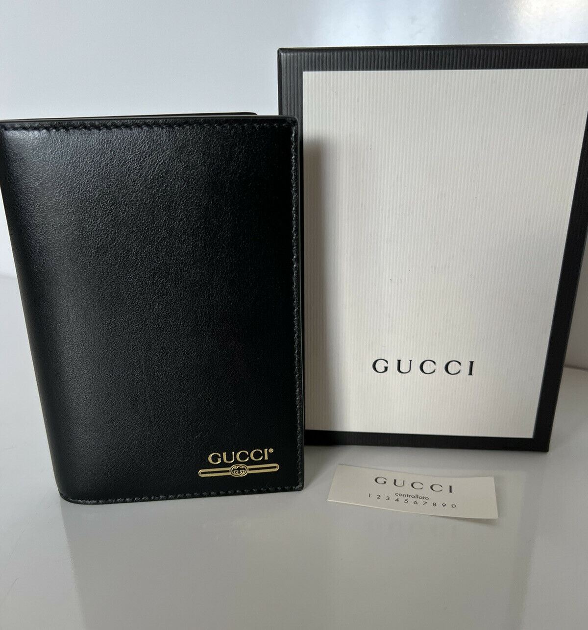Neu mit Etikett: Gucci GG Web Bifold Reisepass-Geldbörse, Schwarz, hergestellt in Italien, 547608 