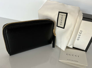 Neu mit Etikett: Gucci G Web Gucci Print Kartenetui mit umlaufendem Reißverschluss, hergestellt in Italien, 547597 