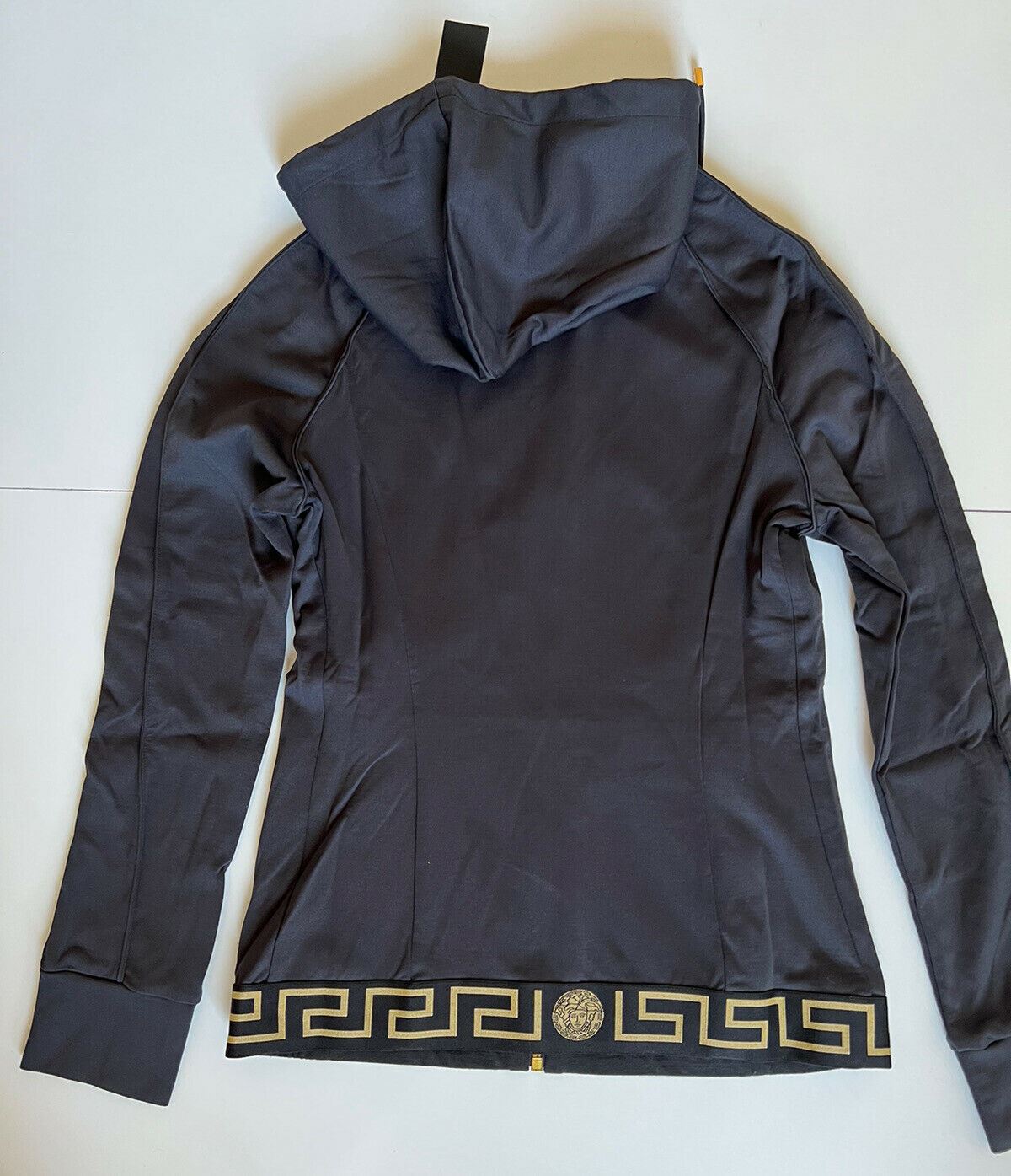 Neu mit Etikett: 625 $ Versace Damen-Sweatshirt-Kapuzenjacke mit Reißverschluss vorne in Schwarz 3 (M) Italien