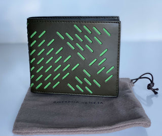 Neu mit Etikett: 460 $ Bottega Veneta Bifold-Geldbörse aus perforiertem Leder Kaki/Grün 113993 IT 