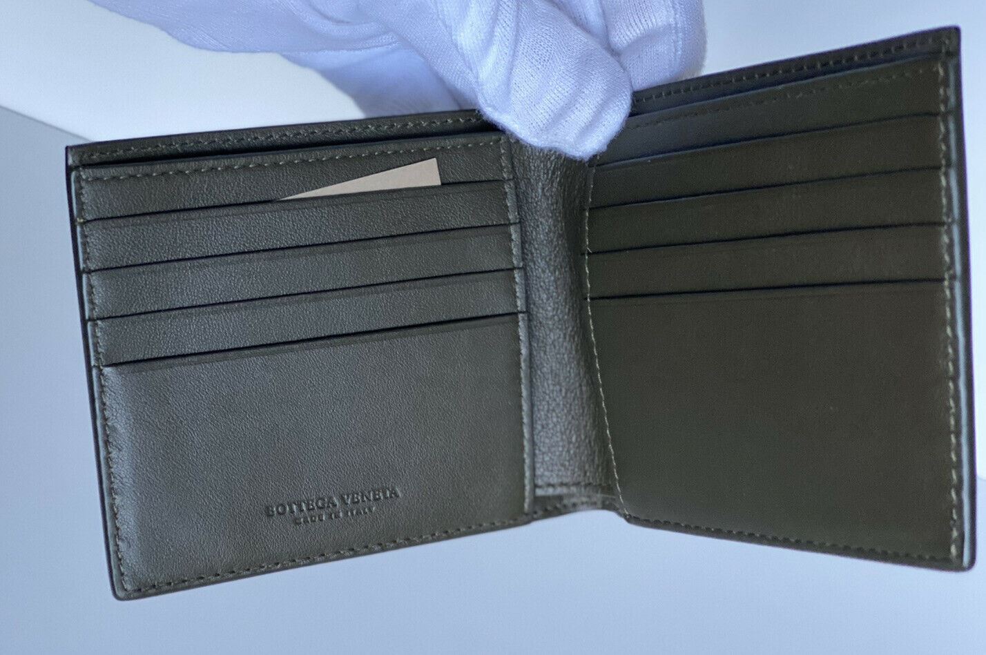 Neu mit Etikett: 460 $ Bottega Veneta Bifold-Geldbörse aus perforiertem Leder Kaki/Grün 113993 IT 