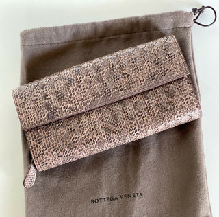 Neu mit Etikett: 930 $ Bottega Veneta Zipper Ayers Schlangenleder-Deko-Rose-Geldbörse 150509 