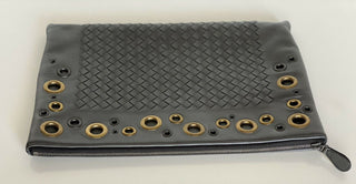 Neu mit Etikett: 1.150 $ Bottega Venera Intrecciato Damen-Clutch aus metallisch grauem Leder 549307 