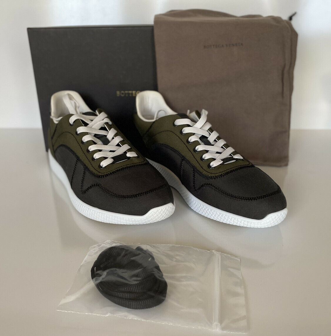 NIB 650 $ Bottega Veneta Herren-Sneaker aus Segeltuch in Grau/Grün 9,5 US (42,5 Eu) 548834 
