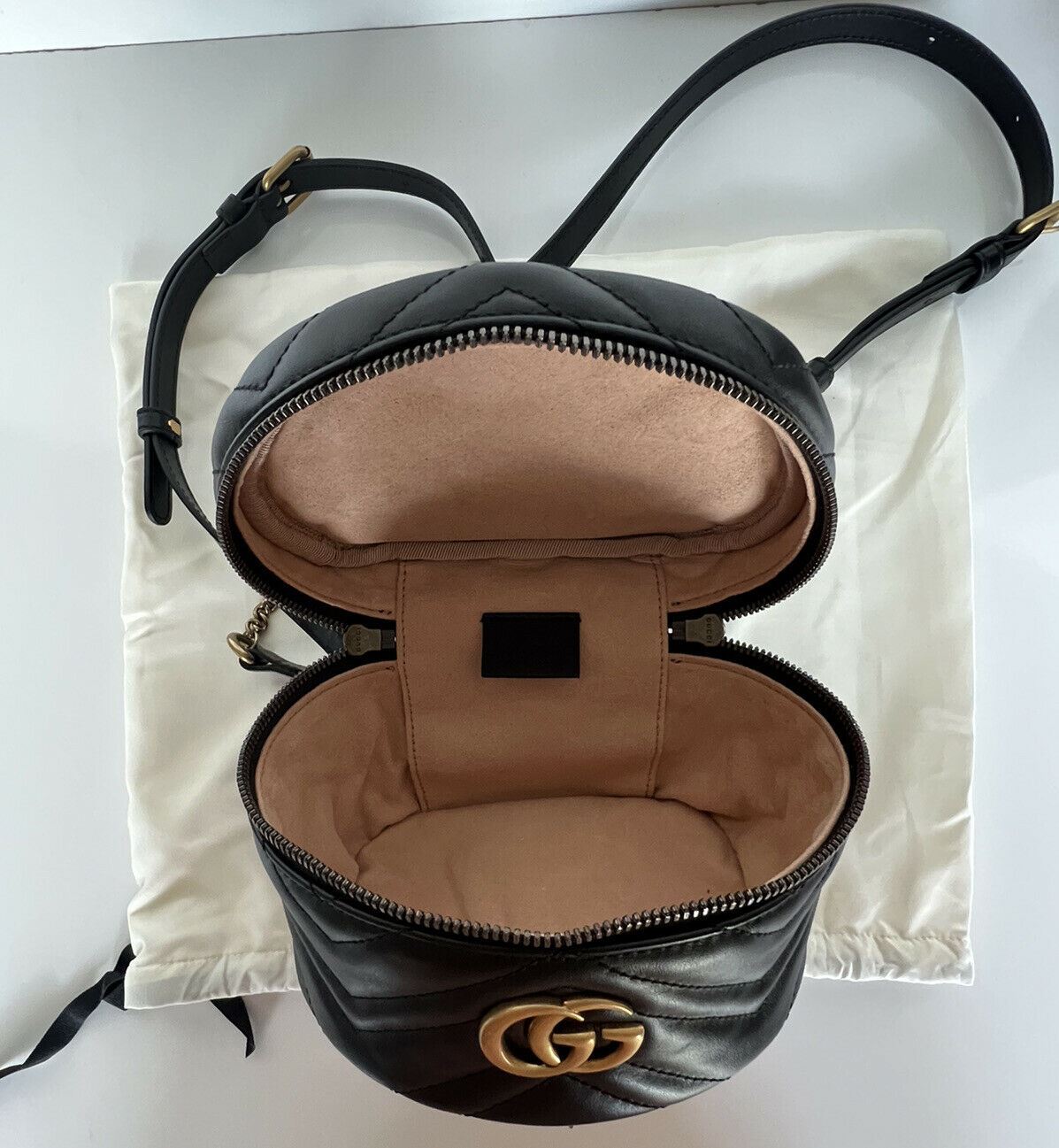 NWT Gucci GG Marmont Matelesse Mini Round Backpack Bag Black 598594 Italy