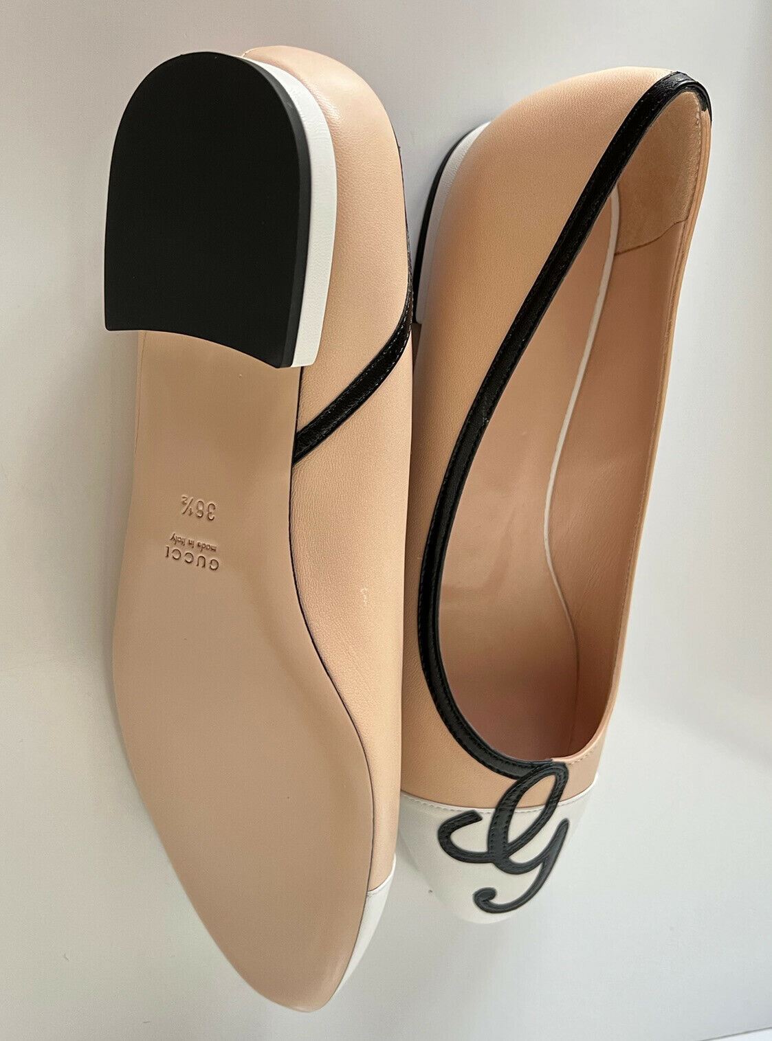 NIB $750 Gucci Women's Leather Slip On Beige/White Flats 9.5 US (39.5 Eu) 658904